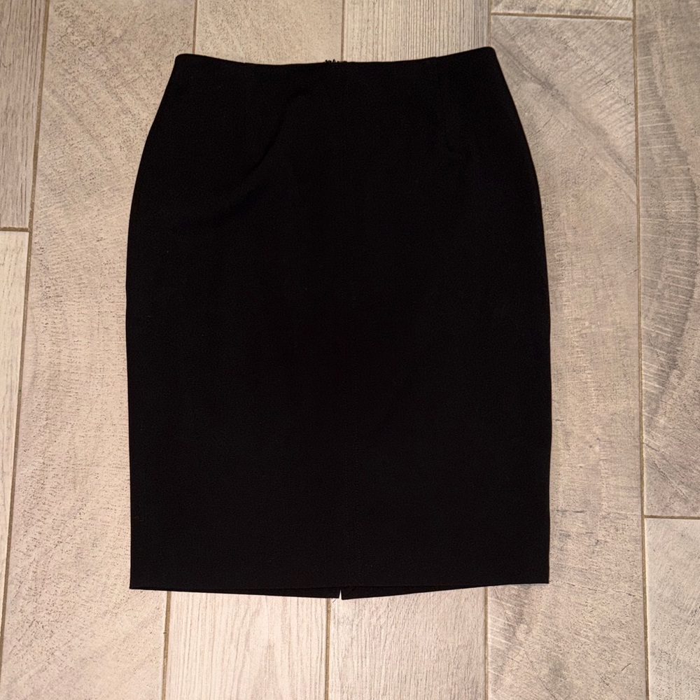 WHITE HOUSE BLACK MARKET SZ 8 Black Pencil Skirt - Sleek Tailored Silhouette